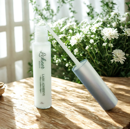 Clear-drying lash glue designed for strip lashes