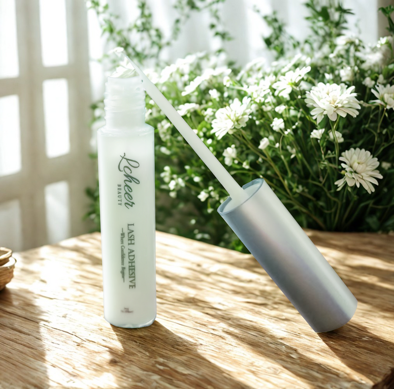 Clear-drying lash glue designed for strip lashes
